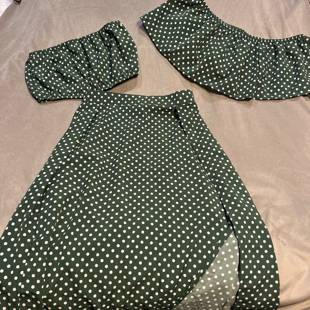 3 piece skirt with crop top & flowy overlay top